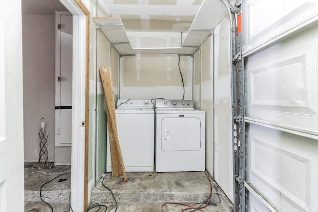 laundry area featuring washer and clothes dryer