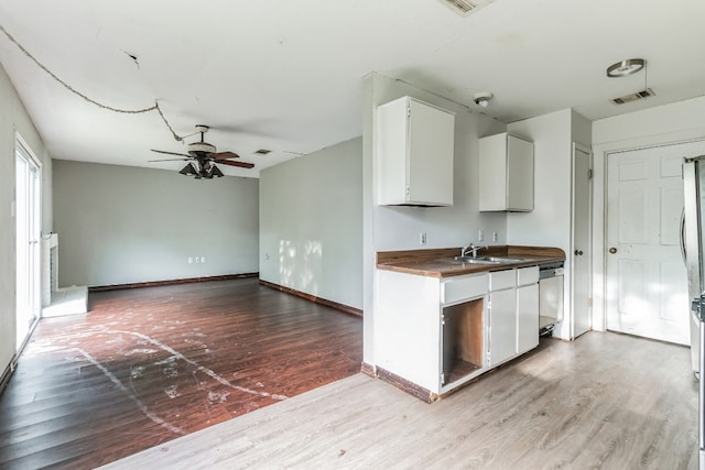 kitchen featuring ceiling fan, stainless steel dishwasher, wood-type flooring, and sink