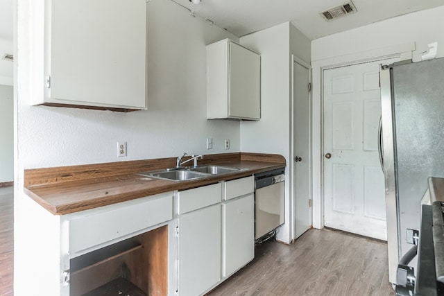 kitchen featuring stainless steel appliances, light hardwood / wood-style floors, sink, and white cabinets