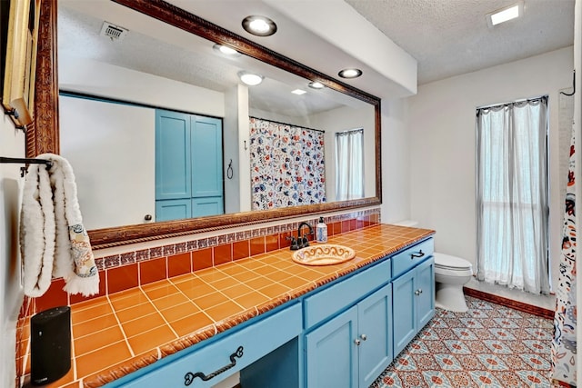 107 S Cuernavaca Dr, Austin, TX 78733 - full bathroom featuring vanity, recessed lighting, and a textured ceiling