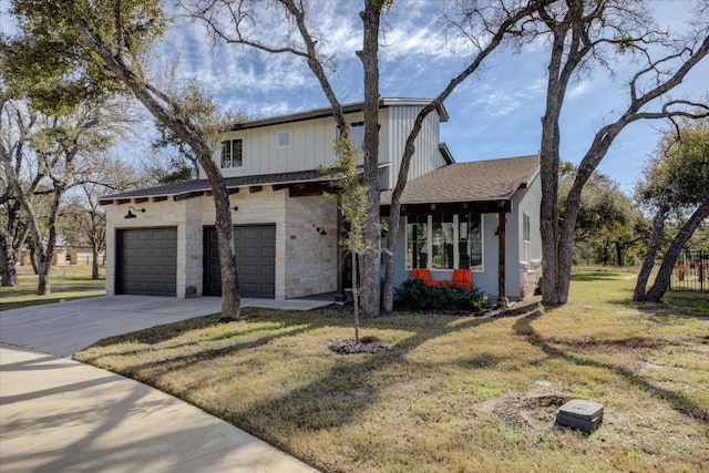 view of front facade featuring a garage and a front yard