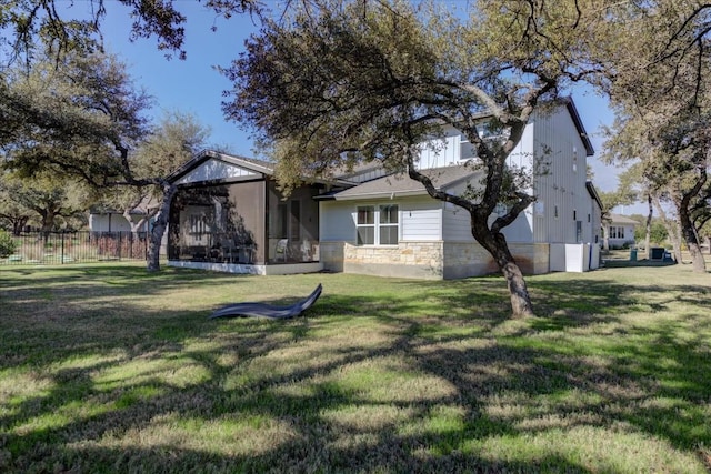 exterior space featuring a lawn