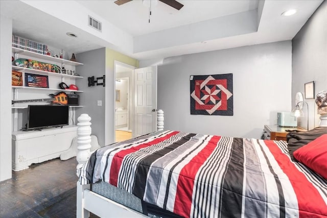 bedroom with ceiling fan and connected bathroom