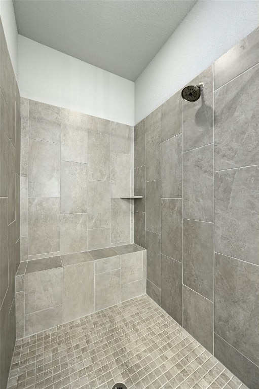 bathroom featuring a tile shower