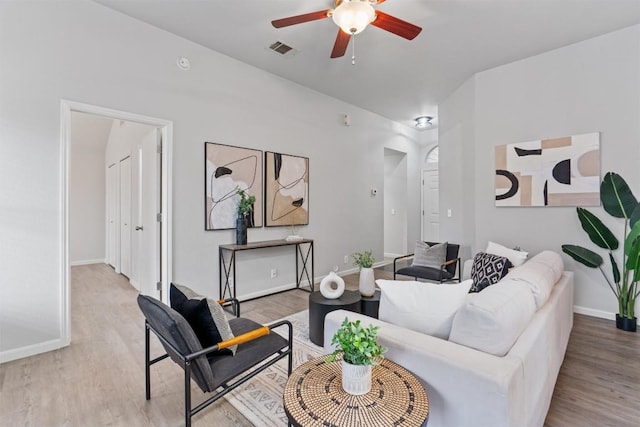 living room featuring light hardwood / wood-style floors and ceiling fan