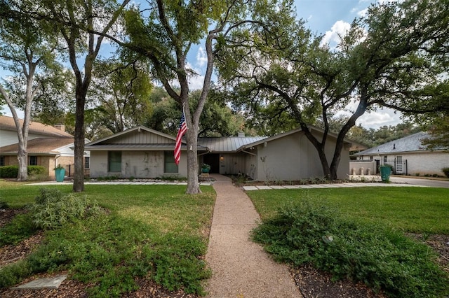 ranch-style house featuring a front lawn