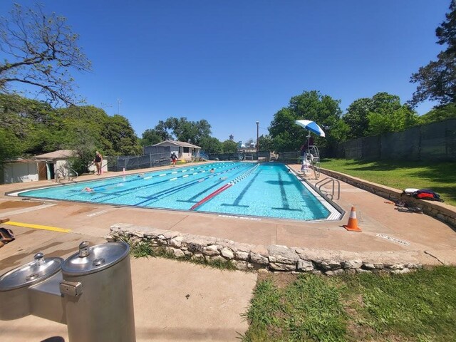 2108 Glendale Pl, Austin, TX 78704 - view of community pool