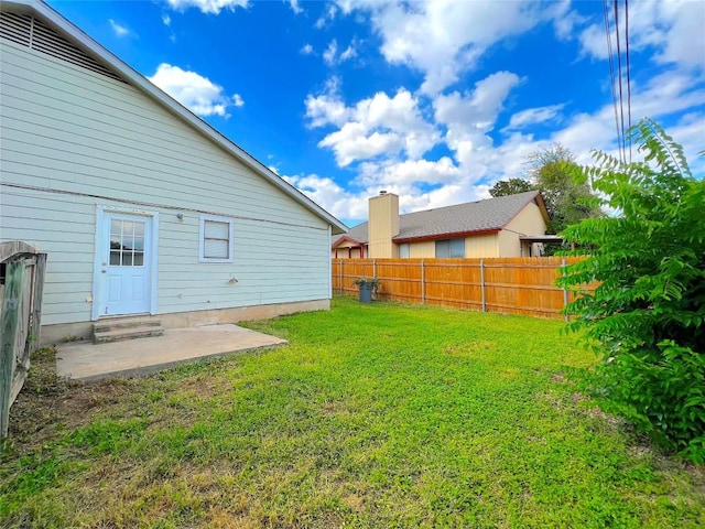 view of yard featuring a patio