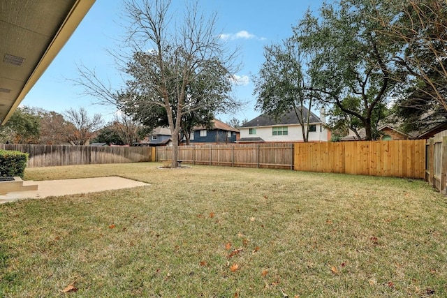 view of yard featuring a patio area