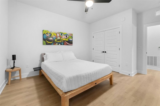 bedroom with ceiling fan, light wood-type flooring, and a closet