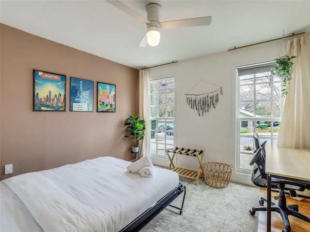 bedroom with ceiling fan