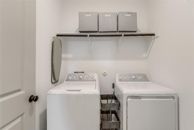 laundry room with washing machine and dryer