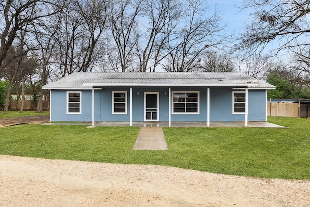 ranch-style house with covered porch and a front yard