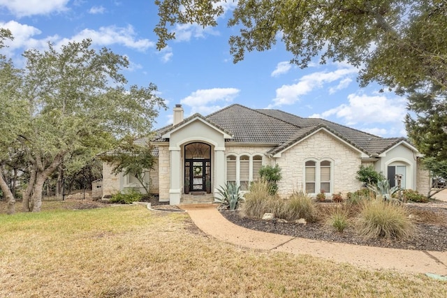 view of front facade with a front yard