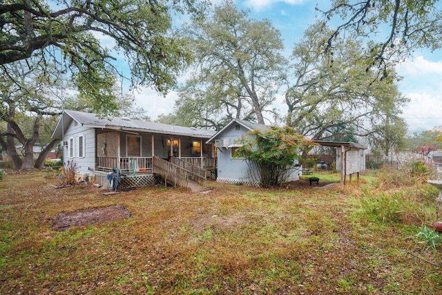 view of front of property featuring covered porch