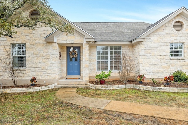 view of front of home featuring a front yard