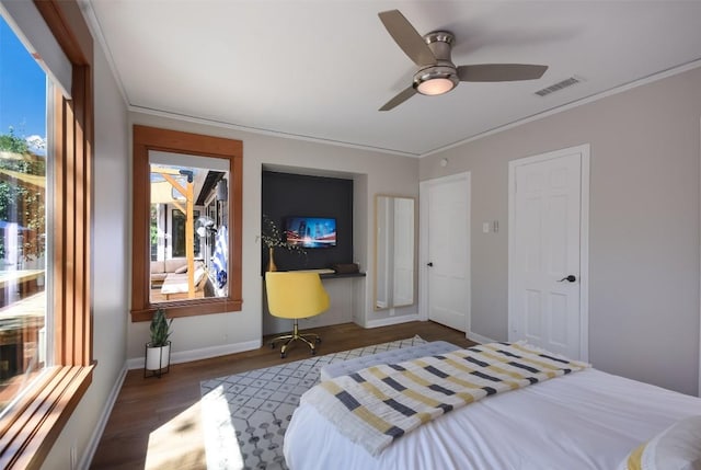 bedroom featuring crown molding, dark hardwood / wood-style floors, and ceiling fan