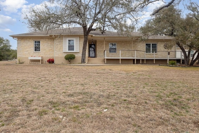 single story home featuring a front yard