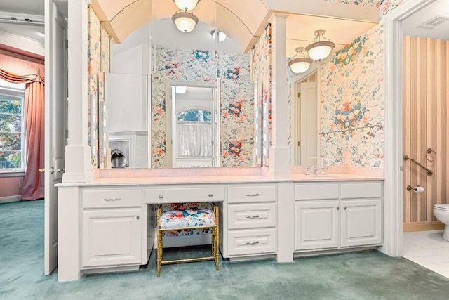 full bath with toilet, vanity, baseboards, visible vents, and wallpapered walls