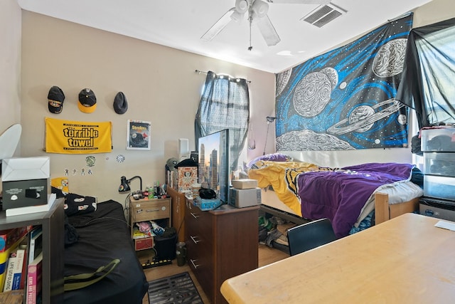 bedroom featuring ceiling fan