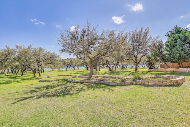 view of yard featuring a water view