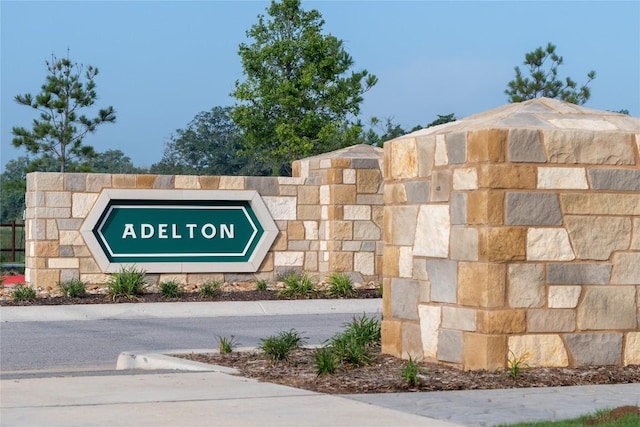 view of community / neighborhood sign