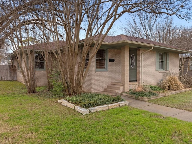 view of front facade featuring a front lawn