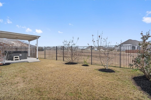 view of yard with a hot tub