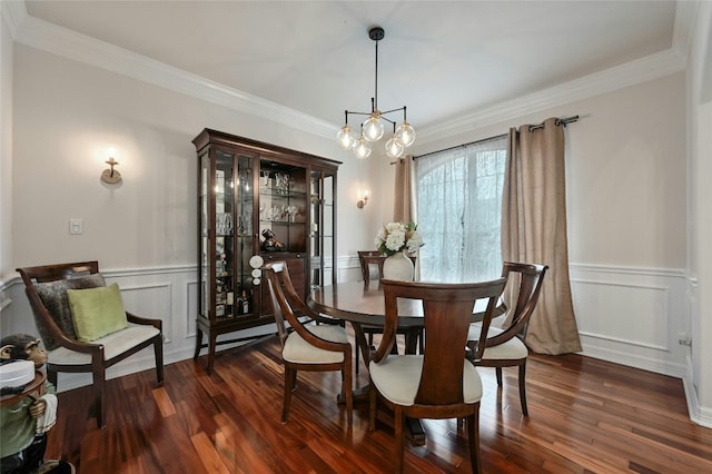 dining space featuring crown molding, dark hardwood / wood-style flooring, and an inviting chandelier