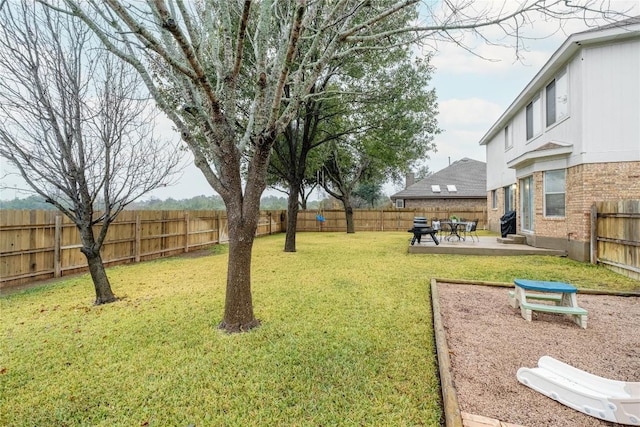 view of yard featuring a patio area