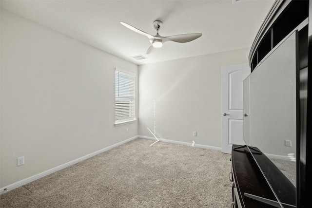 unfurnished room featuring ceiling fan and carpet flooring