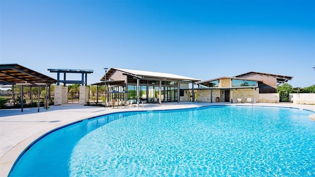 view of swimming pool