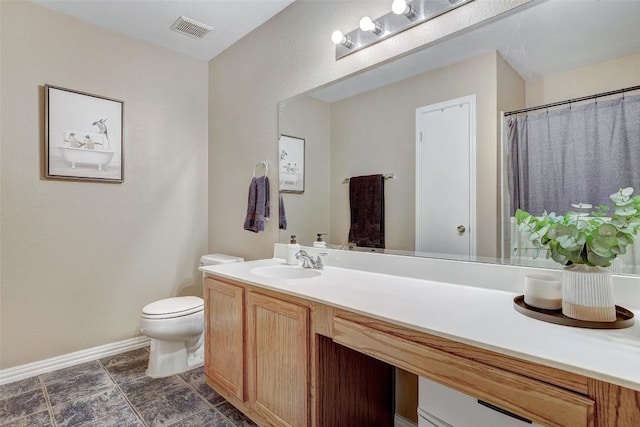 bathroom with vanity, curtained shower, and toilet