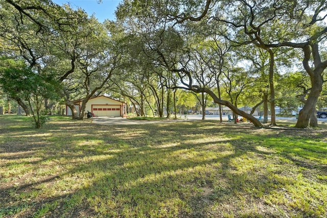 view of yard with a garage