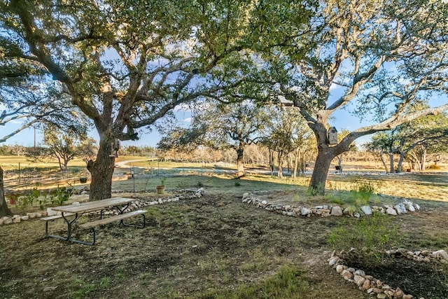 view of yard featuring a rural view