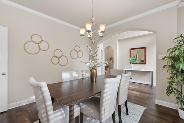 dining room featuring crown molding, dark hardwood / wood-style floors, and a chandelier