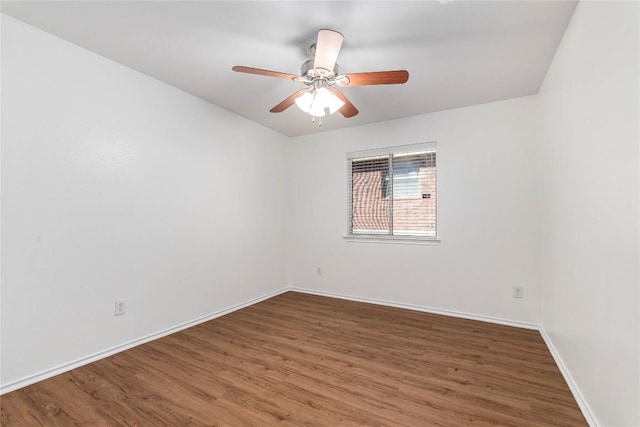 unfurnished room with dark wood-type flooring and ceiling fan