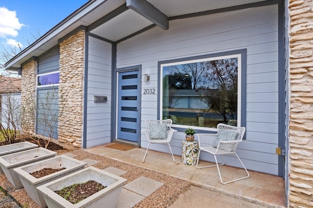 property entrance featuring stone siding