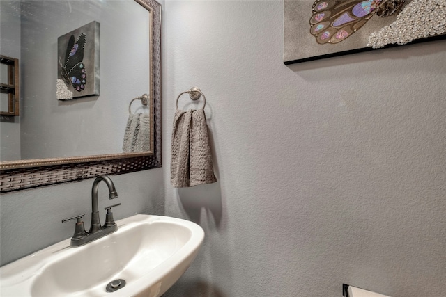 bathroom featuring sink