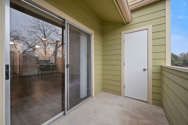 entrance to property featuring a balcony