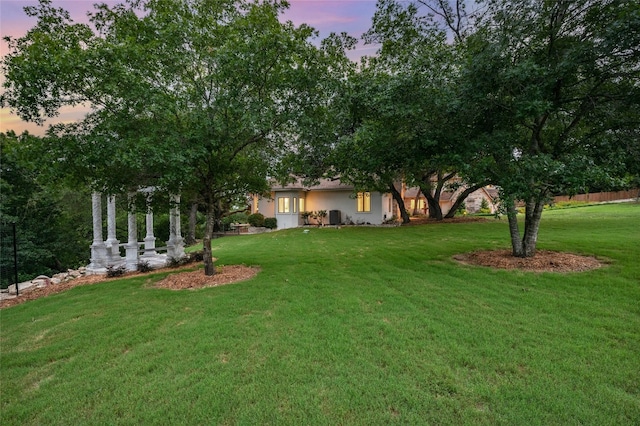 view of yard at dusk