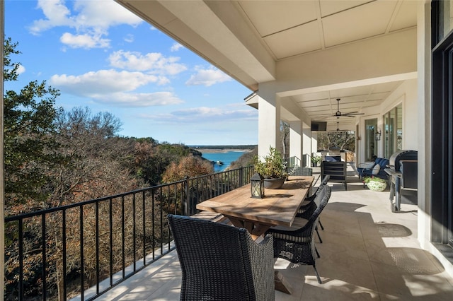 balcony featuring ceiling fan