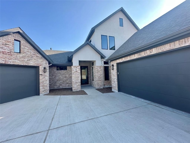 view of front facade featuring a garage