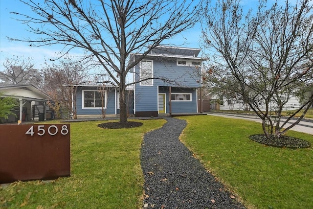 view of front of house featuring a front lawn