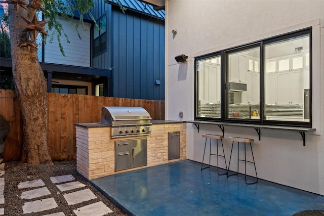 view of patio / terrace with exterior bar, grilling area, and exterior kitchen