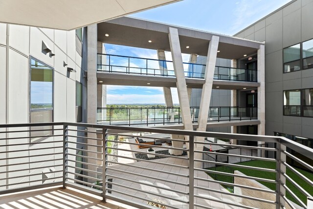 1701 Simond Ave Unit 546, Austin, TX 78723 - view of balcony