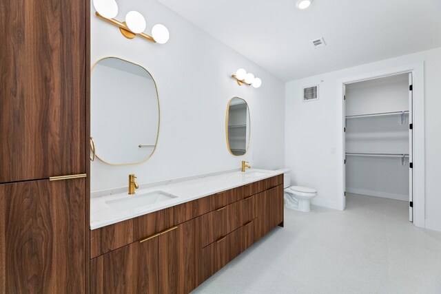 1701 Simond Ave Unit 546, Austin, TX 78723 - full bath featuring double vanity, toilet, baseboards, and a spacious closet