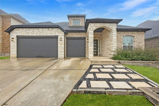 view of front facade featuring a garage