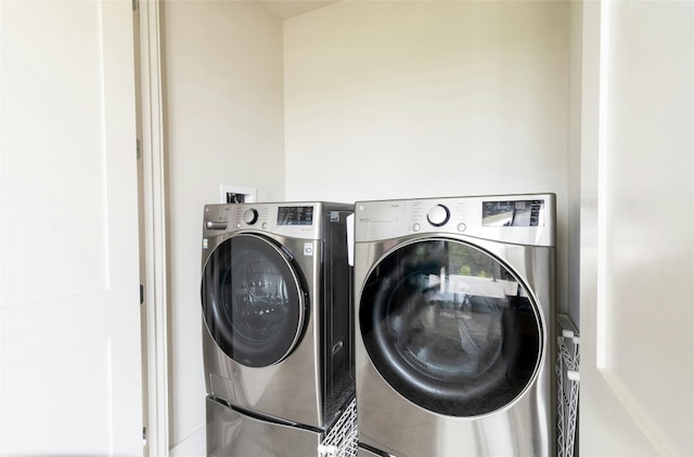 laundry room featuring washing machine and clothes dryer