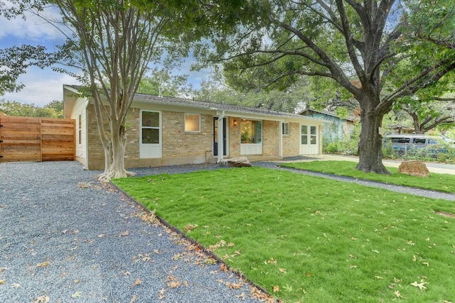 single story home with a front yard